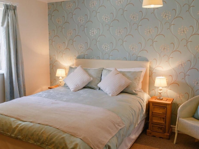 Old Calf Shed Holiday cottage, Otley, double bedroom