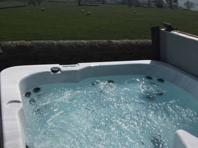 Old Calf Shed Holiday cottage, Otley, hot tub