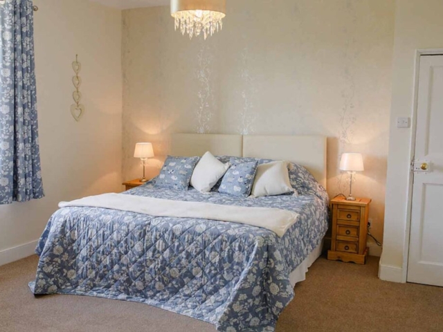 Old Calf Shed Holiday cottage, Otley, double bedroom